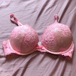 Victoria’s Secret dream angels push up